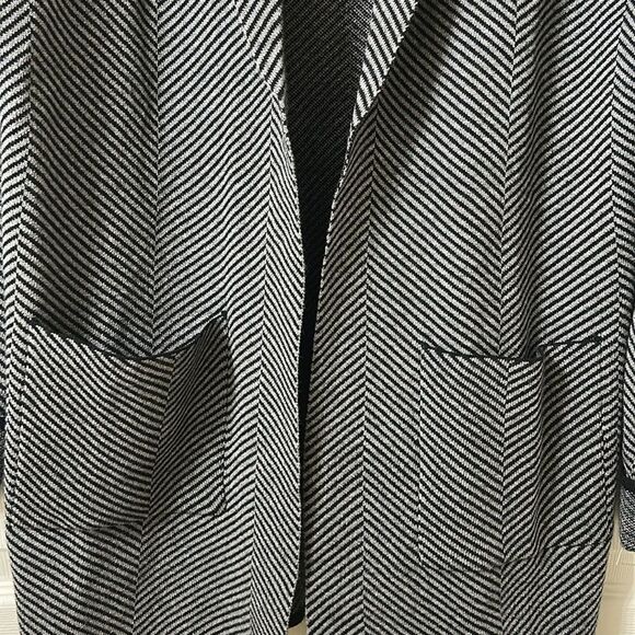 Kathy Ireland Plaid Gray/Black Open Front Sweater Blazer(Size Medium) - Picture 6 of 8